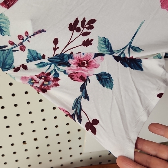 Viamor Floral Top Size Large NWT - Picture 2 of 6
